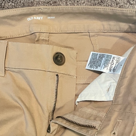 Old Navy Khaki Pants. NWOT - Picture 3 of 3
